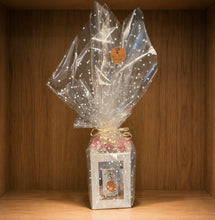 Load image into Gallery viewer, Giftwrapped Wax Warmer + 1 Wax Melt Bar
